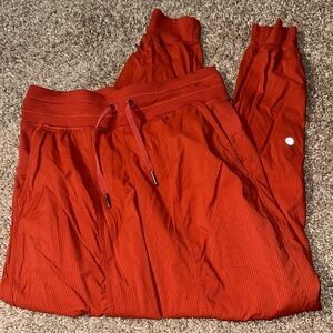 Lululemon womens midrise jogger size 4